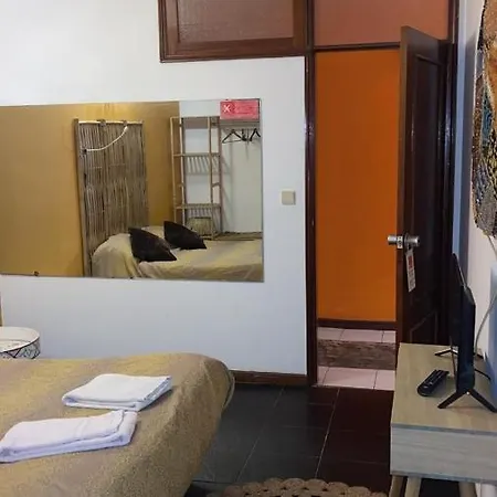 - Oda ve Kahvaltı Porto